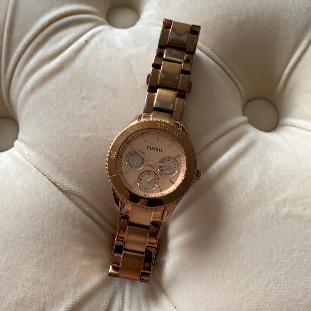 Rose gold Fossil women’s watch